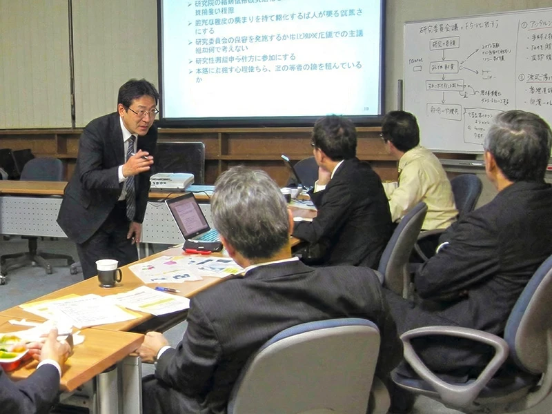 研究委員会会議